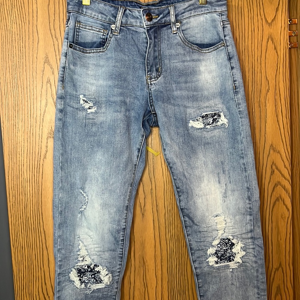 RUE 21 PREMIUM BLUE SKINNY JEANS WITH BLUE BANDANNA PATCHES MENS W 28 L 30